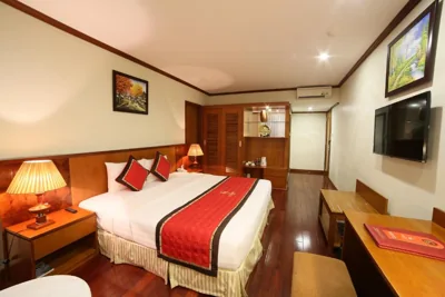 Deluxe Suite — Sunny Hotel 1